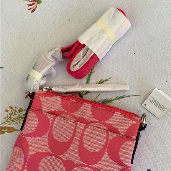 BRAND NEW - Pink Coach Crossbody Purse - Picture 5 of 7